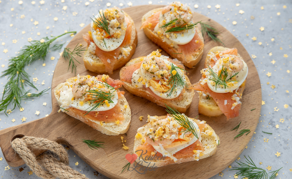 Bruschetta met zalm en garnalen Bruschetta met zalm en garnalen