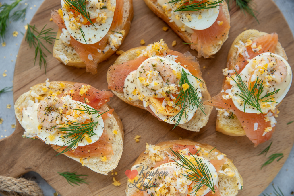 Bruschetta met zalm en garnalen Bruschetta met zalm en garnalen
