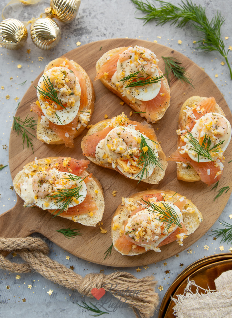 Bruschetta met zalm en garnalen Bruschetta met zalm en garnalen