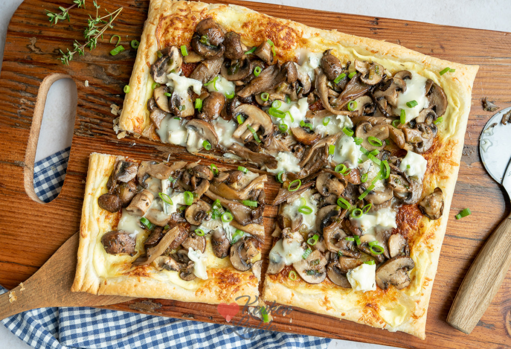 Plaattaart met paddenstoelen