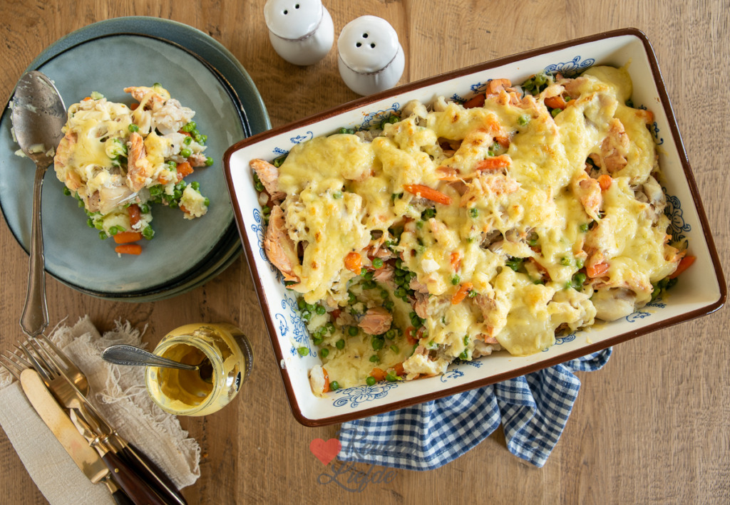 Visschotel met puree, wortel en doperwtjes Visschotel met puree, wortel en doperwtjes