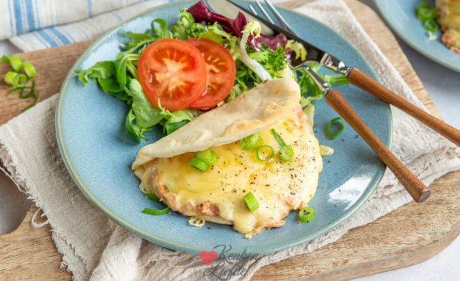 Flatbread tuna melt