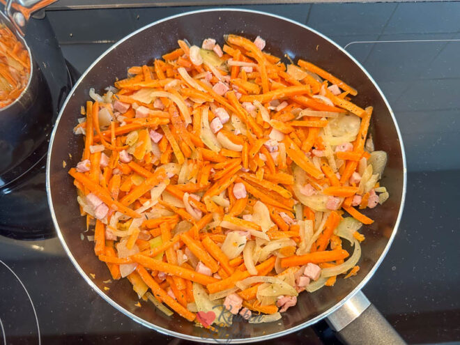 Bak het spek en de hutspotgroenten