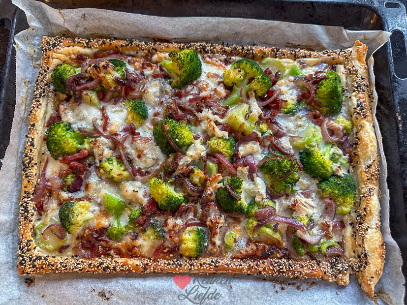 Plaattaart met broccoli en gorgonzola