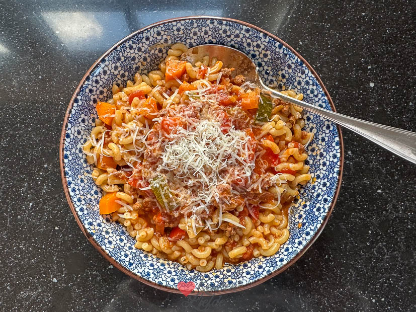Macaroni bolognese
