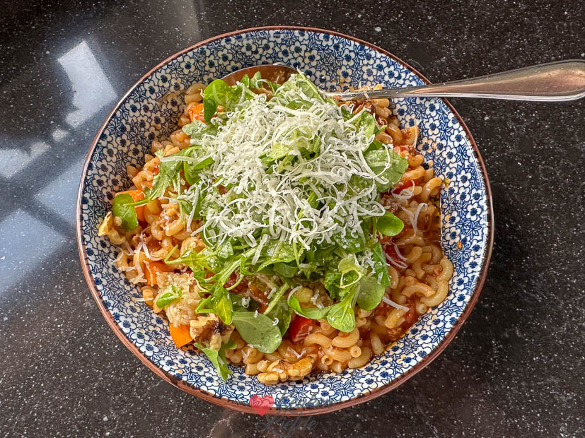 Macaroni bolognese