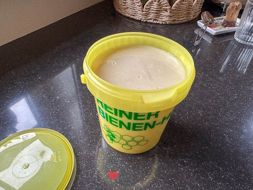 Duitse, pure bijenhoning