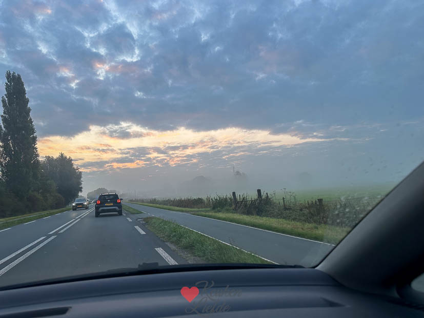 Ochtend mist in het land van Maas en Waal