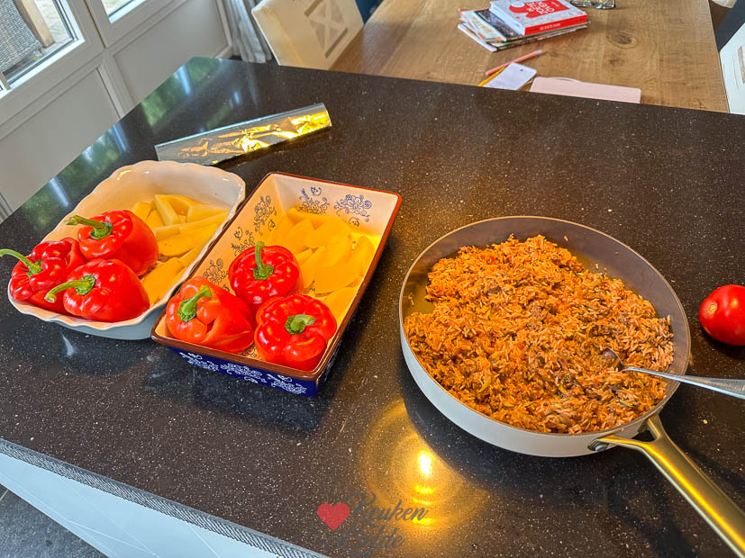 Paprika's vullen met gehakt-rijstmengsel