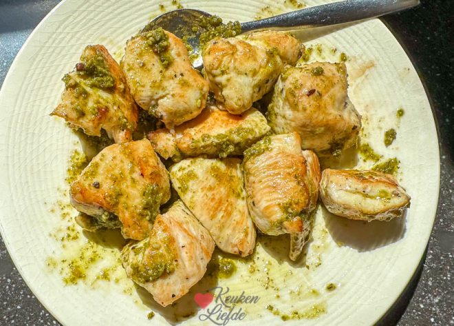 Meng de kip met de pesto