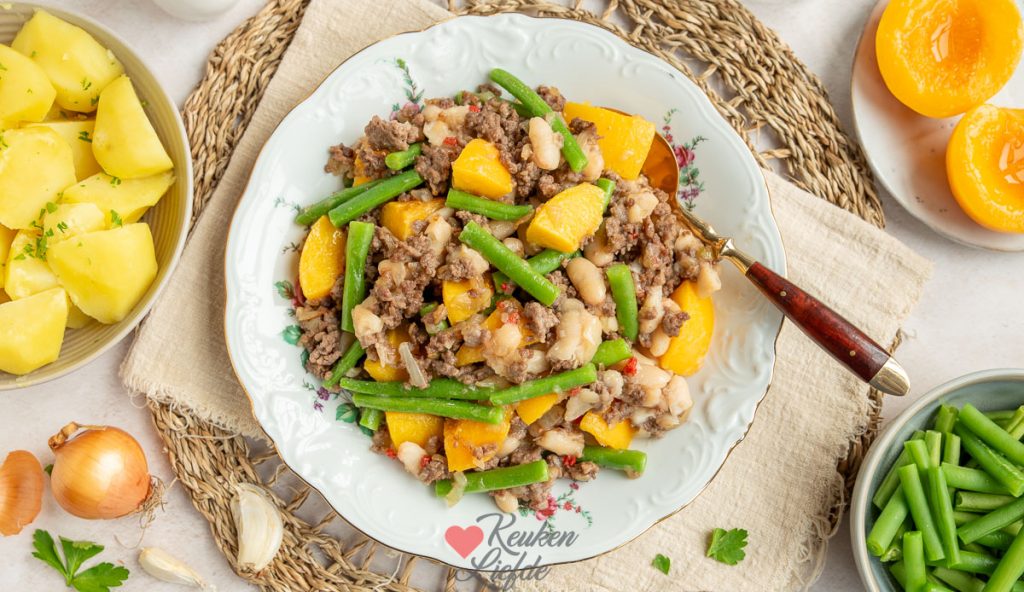 Bonenschotel met gehakt en perzik